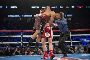 Las fotos más espectaculares del brutal KO de Canelo a Amir Khan