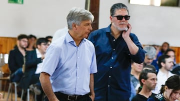 Santiago 7 de diciembre 2024.
Los restos del ex Presidente del club deportivo Universidad de Chile, Rene Orozco, son velados en la Iglesia Los Dominicos.
Sebastian nanco/Aton Chile