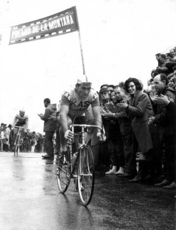 Ciclista español, profesional entre 1956 y 1972. Sus mayores exitos deportivos consistieron en 3 victorias de etapa en la Vuelta ciclista a España y 1 victoria de etapa en el Giro de Italia. 