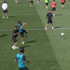 Vallejo a lo Oliver y Benji: ¡cómo dejó el balón en la portería!