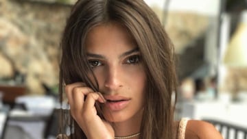 Emily Ratajkowski en un posado casual