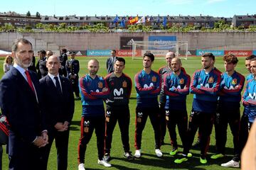 Felipe VI junto a Luis Rubiales y el nuevo ministro de Cultura y Deporte, Màxim Huerta, han deseado un buen Mundial a la selección española antes de viajar a Rusia. 