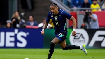 Foxborough (United States), 26/03/2026.- Raphinha of Brazil in action during the international friendly match between Brazil and France in Foxborough, Massachusetts, USA, 26 March 2026. (Futbol, Amistoso, Brasil, Francia) EFE/EPA/ADAM RICHINS