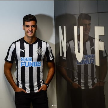 Tras una temporada menos exitosa, el centrocampista llegó al Newcastle United como cedido. Poco después, el equipo inglés ejerció la opción de compra pagando 7 millones de euros al club alemán.