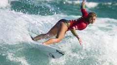 Alessa Quizon celebra el título en el Pichilemu Woman's Pro