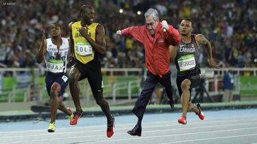 Insólito: Piñera se fotografío con Bolt y su propio meme