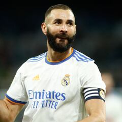 El brazalete de capitán es de Karim