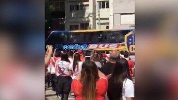 Este es el momento en el que fue apedreado el bus de Boca