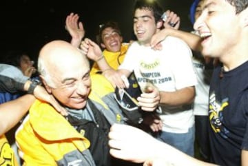 De holgada trayectoria en el fútbol chileno, Nelson Acosta ha hecho una destacada carrera como entrenador. En sus logros sobresale la clasificación al Mundial de Francia 98' con la selección Chilena, las dos Copa Chile ganadas con Unión Española, el bicampeonato del 2003 con Cobreloa y el título del 2008 con Everton de Viña del Mar.