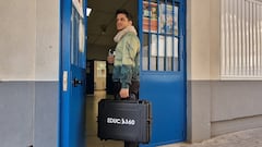 El profesor que revoluciona su clase cada vez que llega con esta maleta