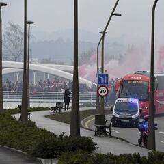 Lo que hace ese conductor de autobús de Gijón en pleno temporal certifica que hay héroes sin capa