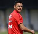 Alexis Sánchez ya está en Chile y será evaluado por su lesión