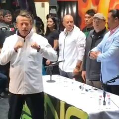 Carlos Trejo se adelanta y golpea a Alfredo Adame en el rostro