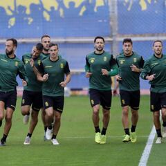 Las Palmas vuelve a los entrenamientos con la ausencia de Araujo y la lesión de Blum