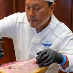 Graba a un cortador profesional de jamón español en Disneyland y su técnica deja perplejos a todos: “Puede dañar la sensibilidad”