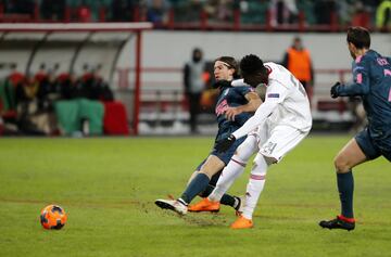 Filipe Luis injured after a challenge from Éder