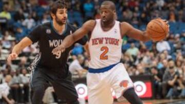 Ricky Rubio defiende a Raymond Felton.