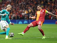 Soccer Football - UEFA Champions League - Round of 16 - First Leg - Galatasaray v Liverpool - Rams Park, Istanbul, Turkey - March 10, 2026 Liverpool's Hugo Ekitike in action with Galatasaray's Abdulkerim Bardakci REUTERS/Umit Bektas