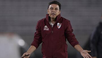 Argentina's River Plate coach Marcelo Gallardo gestures during the Copa Libertadores group D football match against Peru's Deportivo Binacional at the Monumental stadium in Buenos Aires, Argentina, on March 11, 2020. (Photo by JUAN MABROMATA / AFP)