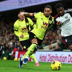 Fulham extrañó a Raúl Jiménez y perdió en casa contra el Burnley