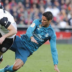 Guedes se quedó en el vestuario por molestias