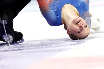 El Palacio de Patinaje Iceberg de Sochi (Rusia) acoge durante el fin de semana del 27 y 28 de noviembre la Copa Rostelecom de patinaje artístico, donde se vieron actuaciones de gran nivel. Como la de la pareja húngara formada por Mark Magyar y Ioulia Chtchetinina, en la que ella toca el hielo con la cabeza durante su participación en danza libre.