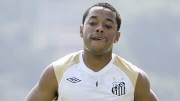 Robinho entrena con el Santos en 2010