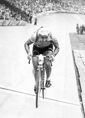 Poblet se convirtió, en el Tour de Francia de 1955, en el primer ciclista español en vestir el maillot amarillo.