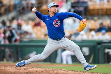 Mark Leiter Jr. #38 of the Chicago Cubs pitches 