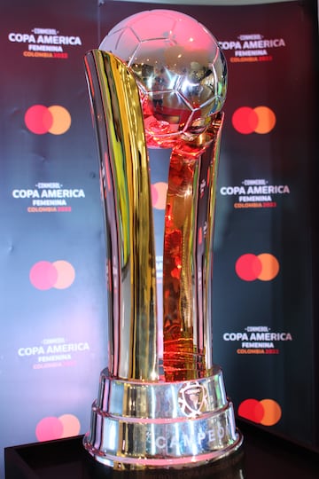 El trofeo de la Copa América Femenina pesa aproximadamente 4 kilos, tiene una altura de 65 centímetros y 22 cm de diámetro. Está elaborada en plata con aleación de oro y bronce.

El torneo se realizará en el país del 8 al 30 de julio. Colombia debutará el día de la inauguración ante Ecuador en el Pascual Guerrero de Cali.