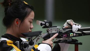 La tiradora china Qiang Yang, durante la final de 10 metros carabina de los Juegos Ol&iacute;mpicos de Tokio 2020.