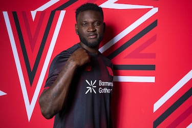 El caso más reciente es el de Victor Boniface. El delantero nigeriano aterrizó en Milán con la ilusión de vestir de rossonero tras un acuerdo de cesión con opción de compra cercano a los 29 millones de euros. El ariete, pieza clave en el Leverkusen, se sometió al reconocimiento médico, pero los doctores en Italia detectaron problemas en su rodilla, castigada ya por lesiones anteriores. El fichaje se vino abajo de inmediato y Boniface, que ya acariciaba el sueño de San Siro, tuvo que volver a Alemania. El Milan investiga ahora nuevas fórmulas para incorporar a otro delantero o incluso volver a por Boniface pero con otras condiciones de traspaso, como puede ser una cesión sin opciones de compra. 