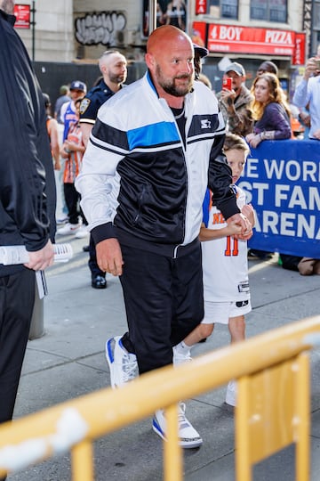 Brian Daboll, entrenador de f¨²tbol americano, llegando al Madison Square Garden para presenciar el cuarto partido de la eliminatoria de Playoffs entre los Boston Celtics y los New York Knicks.