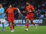 Jamil Siebert celebra con Santiago Pierotti.