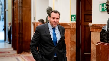 El ministro de Transportes y Movilidad Sostenible, Óscar Puente, a su salida de una sesión plenaria en el Congreso de los Diputados, a 6 de mayo de 2025, en Madrid (España). Tras el apagón del pasado 28 de abril, el PP lleva hoy al Pleno del Congreso una proposición no de ley para reclamar al Gobierno un Plan Nacional de Seguridad de Suministro Energético que, entre otras cosas, reconsidere el cierre de las centrales nucleares, para contribuir a rebajar el coste de la electricidad y reforzar la estabilidad de la red y la producción eléctrica. La prórroga de las nucleares cuenta con mayoría en el Parlamento, pues además del PP la defienden, entre otros, Vox y Junts.
06 MAYO 2025;CONGRESO;DEBATE;PLENO;DIPUTADOS;SESIÓN PLENARIA;PROPOSICIÓN;
A. Pérez Meca / Europa Press
06/05/2025