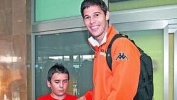 <b>REGRESO A CASA. </b>El Valencia llegó ayer a Santander a las 19:30 con Nikola Zigic como 'cicerone'.