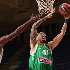 Super-Juancho salva al Panathinaikos