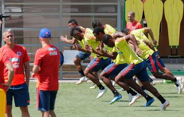 Tras la victoria ante Senegal y la clasificación a octavos de final del Mundial, Colombia vuelve a su campamento y prepara el próximo partido, contra Inglaterra el martes en Moscú.