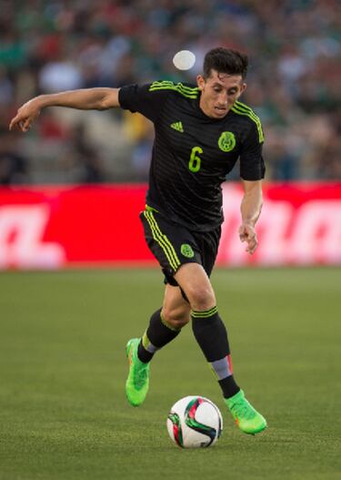 De acuerdo a los últimos entrenamientos, Herrera sería el contención del Tri, esto por sus características dentro del campo de juego, que son las que se acercan más a lo que busca el técnico colombiano.