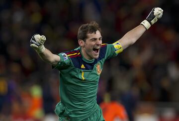 Casillas fue el portero titular de la España que se coronó en el Mundial de Sudáfrica 2010. En total cuenta con 17 apariciones en cuatro mundiales.