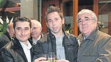 <b>CENA DE LA PLANTILLA. </b>Los jugadores del primer equipo y el cuerpo técnico se citaron anoche en el Roxy. Por la mañana, los niños agasajaron a Luis García.