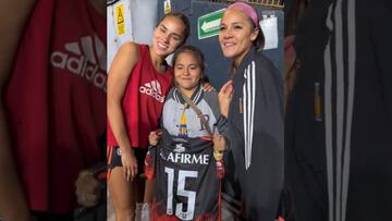 Niña llora al conocer a jugadoras de Tigres Femenil