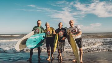 Fiesta surfera con luna llena