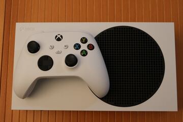 Xbox Series S en todo su esplendor: consola y mando al detalle