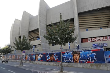 A mural has been comisionad which surround the Parisian stadium featuring legends who've donned the famous red, white and blue shirt over the years.