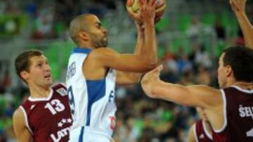 Francia, Lituania y Serbia sellan sus pasaportes para cuartos