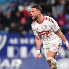 Armando Sadiku ve la luz