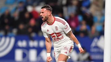 Armando Sadiku ve la luz