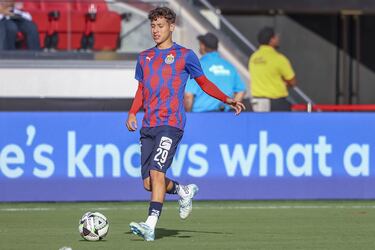 En pleno torneo y Chivas anuncia una baja; se irá a jugar a la MLS