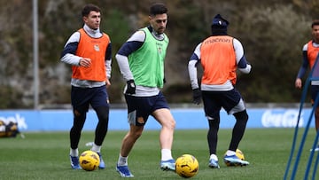 Merquelanz entrenando por fin con el grupo en Zubieta.